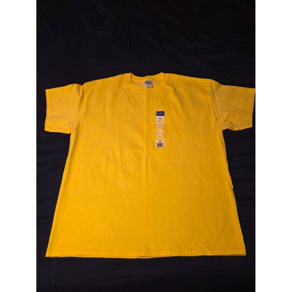 GILDAN T SHIRT. MENS XL.